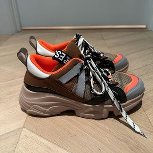 Essential Antwerp Wanna Sneaker Size 40 Womens